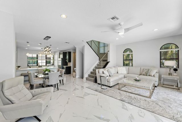 10 Windward Lane, Boynton Beach, FL 33435