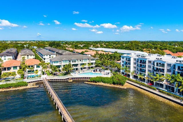 10 Windward Lane, Boynton Beach, FL 33435