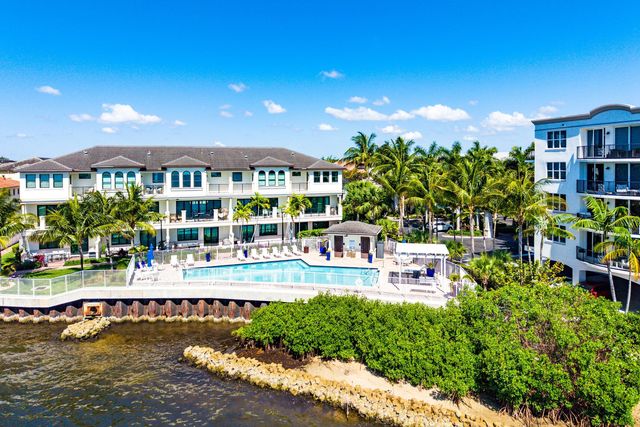 10 Windward Lane, Boynton Beach, FL 33435