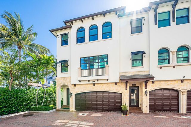 10 Windward Lane, Boynton Beach, FL 33435