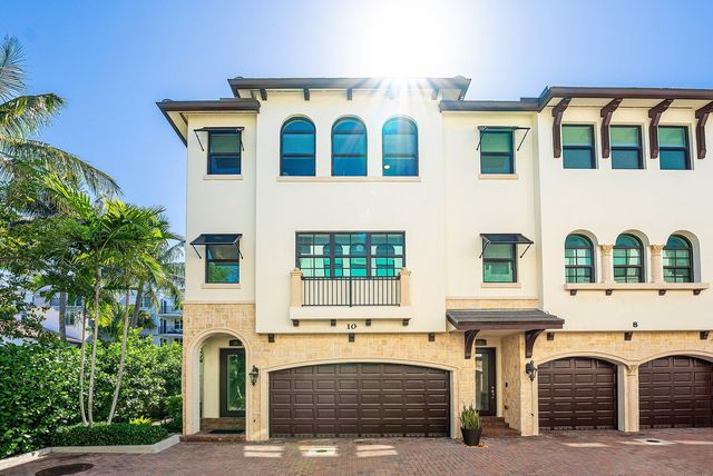 10 Windward Lane, Boynton Beach, FL 33435
