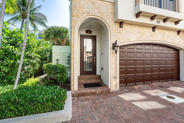 10 Windward Lane, Boynton Beach, FL 33435