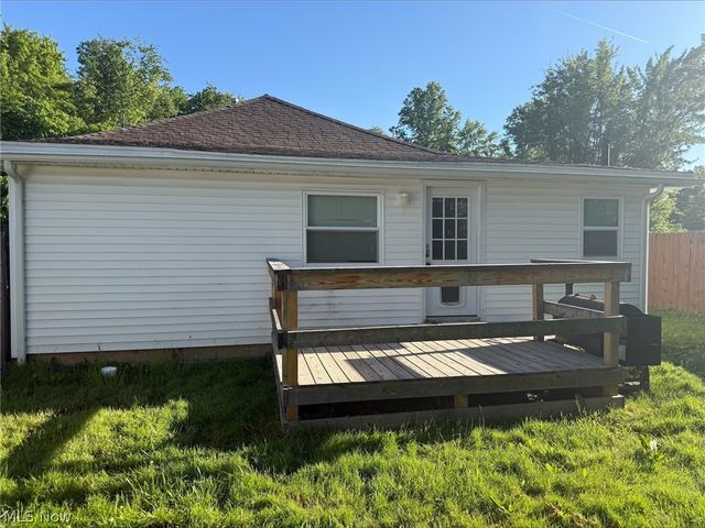17633 Beach Lane, Lake Milton, OH 44429