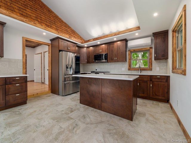 608 High Road, Glen Spey, NY 12737