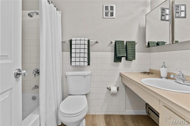 9924 Bunker Hill Drive A, St Louis, MO 63123