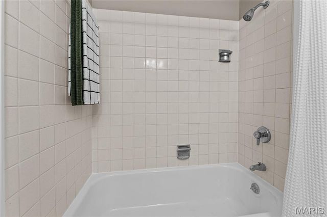 9924 Bunker Hill Drive A, St Louis, MO 63123