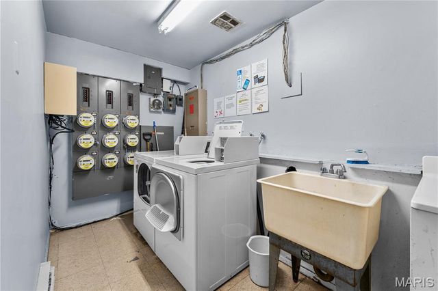 9924 Bunker Hill Drive A, St Louis, MO 63123