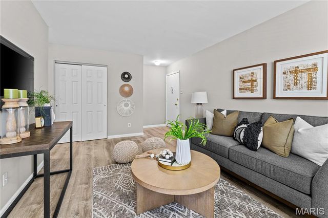 9924 Bunker Hill Drive A, St Louis, MO 63123