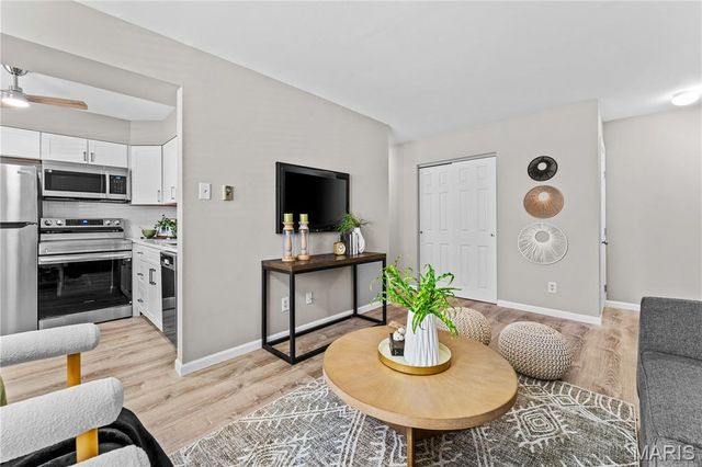 9924 Bunker Hill Drive A, St Louis, MO 63123