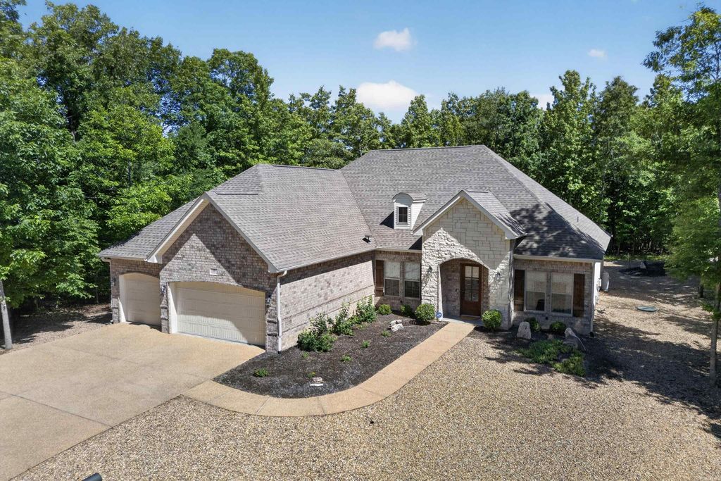 15 Tranquilo Lane, Hot Springs Village, AR 71909