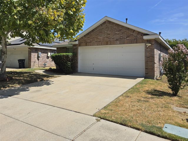8928 Sunny Hollow Drive, Fort Worth, TX 76179