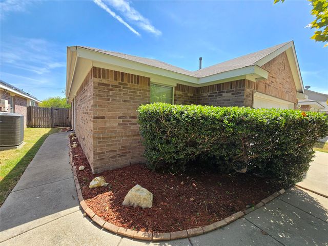 8928 Sunny Hollow Drive, Fort Worth, TX 76179