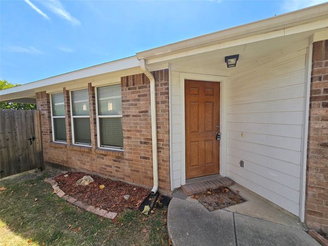 8928 Sunny Hollow Drive, Fort Worth, TX 76179