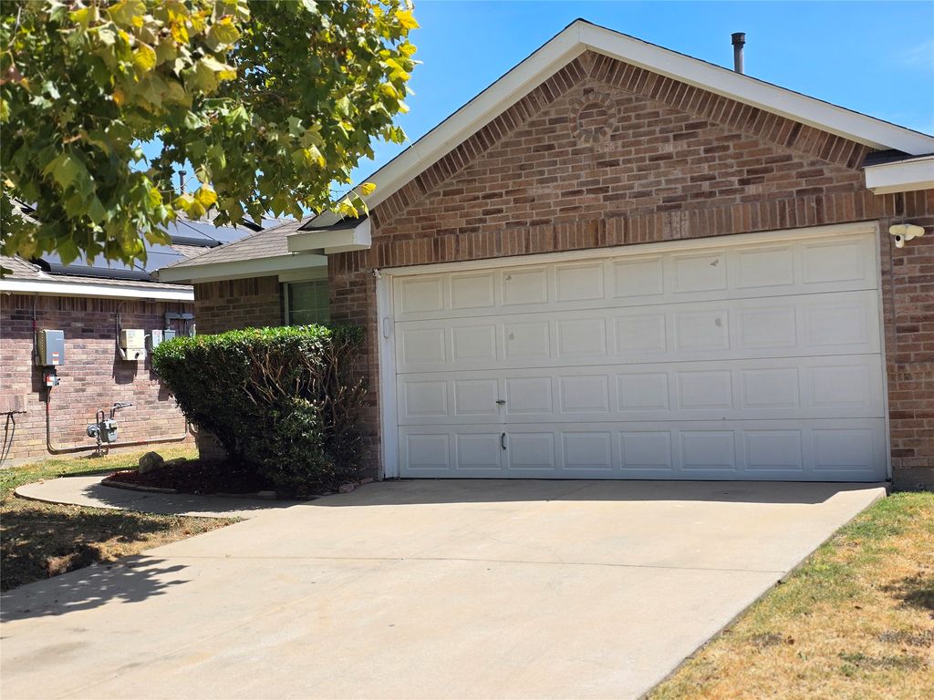 8928 Sunny Hollow Drive, Fort Worth, TX 76179