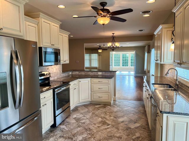 180 TOBIN DR, Chambersburg, PA 17201