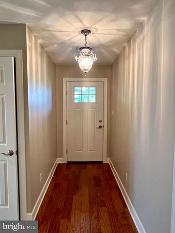 180 TOBIN DR, Chambersburg, PA 17201