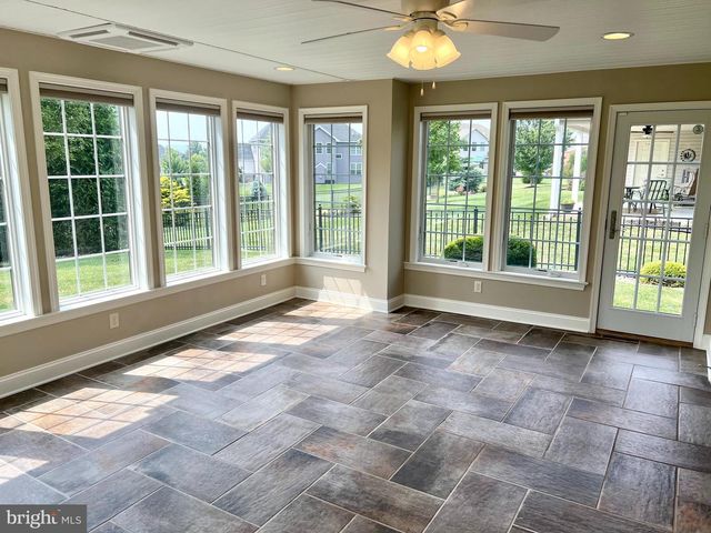 180 TOBIN DR, Chambersburg, PA 17201
