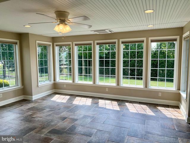 180 TOBIN DR, Chambersburg, PA 17201