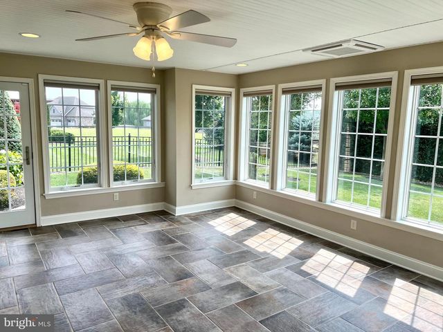 180 TOBIN DR, Chambersburg, PA 17201