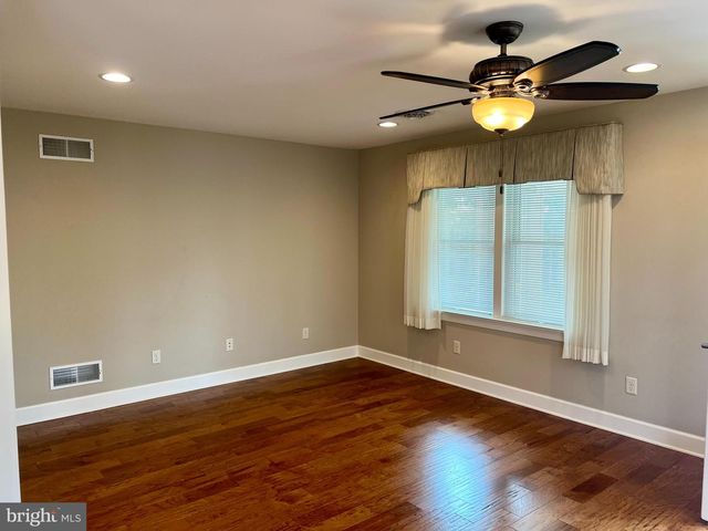 180 TOBIN DR, Chambersburg, PA 17201
