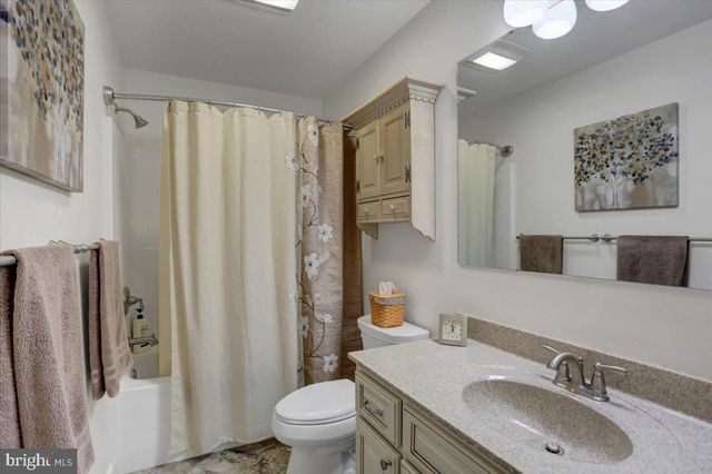 180 TOBIN DR, Chambersburg, PA 17201