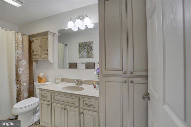 180 TOBIN DR, Chambersburg, PA 17201