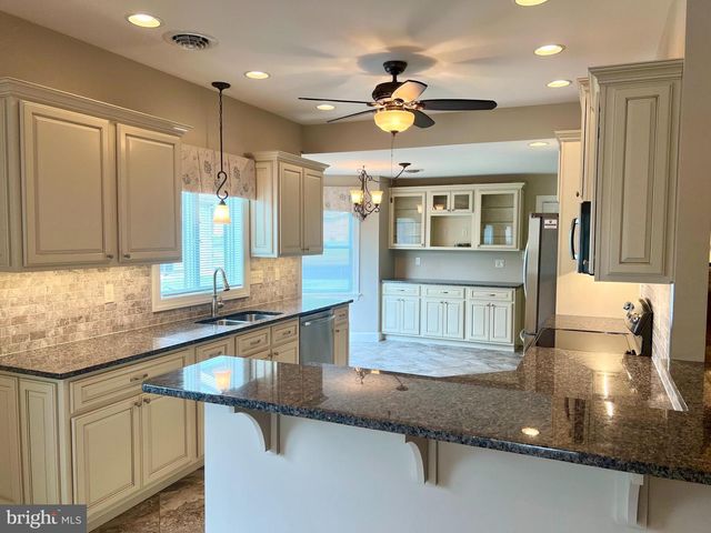 180 TOBIN DR, Chambersburg, PA 17201
