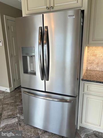180 TOBIN DR, Chambersburg, PA 17201