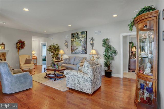180 TOBIN DR, Chambersburg, PA 17201