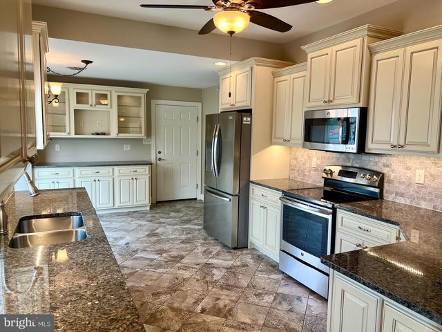 180 TOBIN DR, Chambersburg, PA 17201