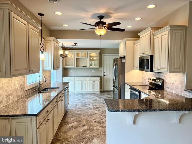 180 TOBIN DR, Chambersburg, PA 17201