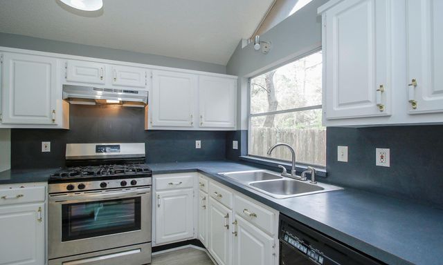 5 W Lance Leaf Rd, The Woodlands, TX 77381