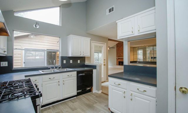 5 W Lance Leaf Rd, The Woodlands, TX 77381