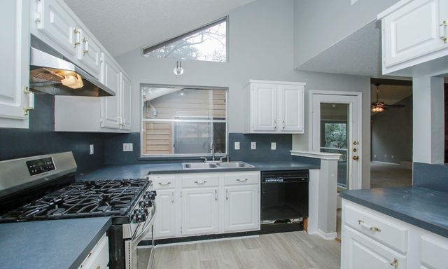 5 W Lance Leaf Rd, The Woodlands, TX 77381