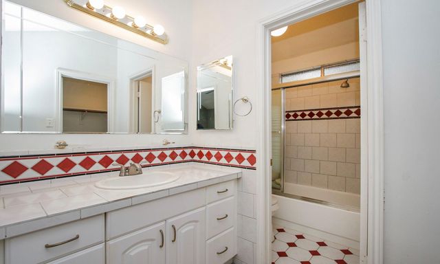 5 W Lance Leaf Rd, The Woodlands, TX 77381