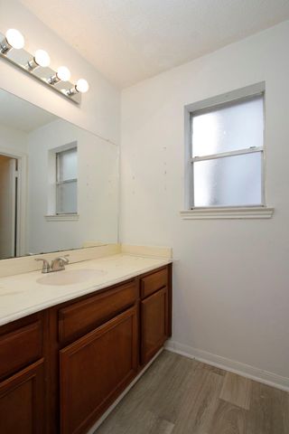 5 W Lance Leaf Rd, The Woodlands, TX 77381