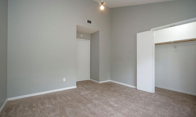 5 W Lance Leaf Rd, The Woodlands, TX 77381