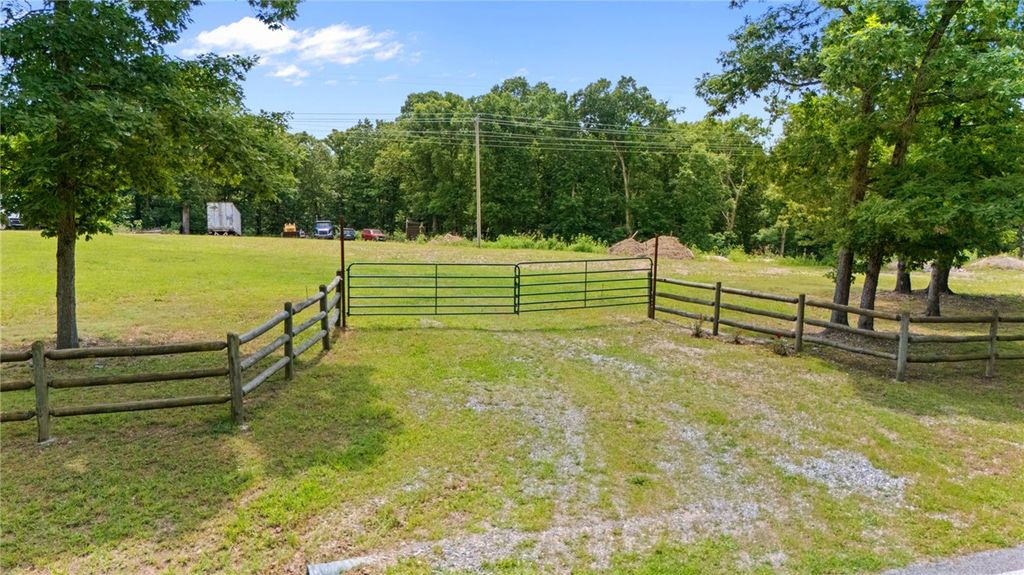 16601 & 16603 N Mt Olive Road, Gravette, AR 72736