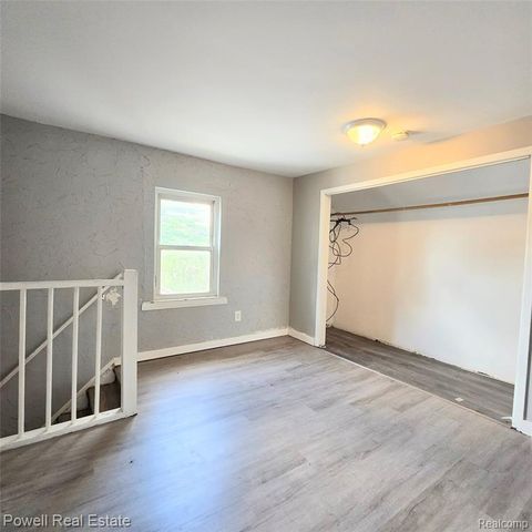 25621 Send Street, Roseville, MI 48066