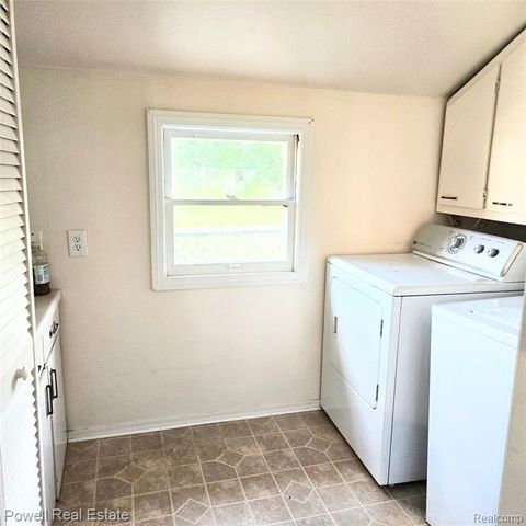 25621 Send Street, Roseville, MI 48066