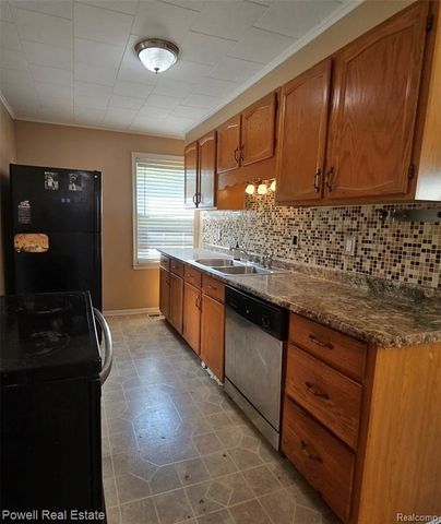 25621 Send Street, Roseville, MI 48066
