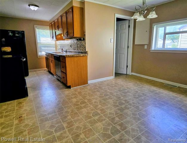 25621 Send Street, Roseville, MI 48066