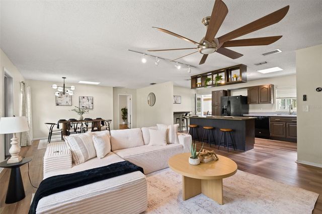 2111 HINSON ROAD, Dover, FL 33527