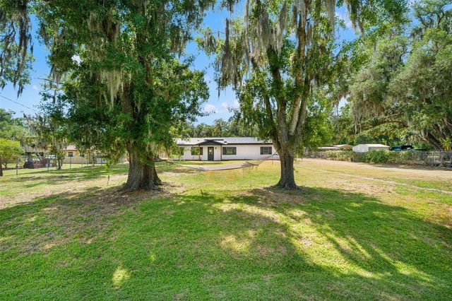 2111 HINSON ROAD, Dover, FL 33527