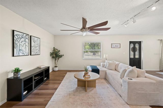 2111 HINSON ROAD, Dover, FL 33527