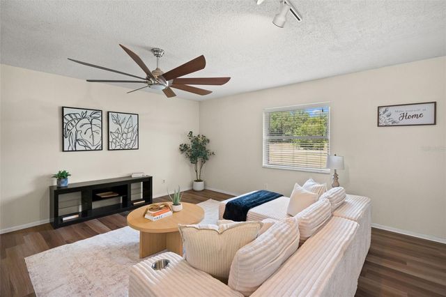 2111 HINSON ROAD, Dover, FL 33527