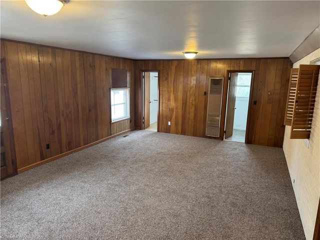 12 Hawthorne Lane, Lexington, NC 27295