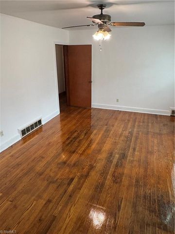 12 Hawthorne Lane, Lexington, NC 27295