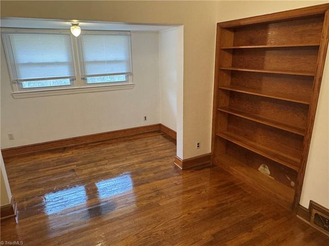 12 Hawthorne Lane, Lexington, NC 27295