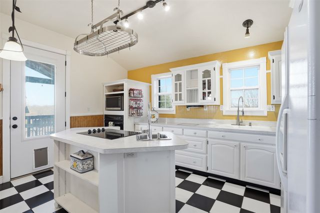 5824 Sky Road, Joshua, TX 76058